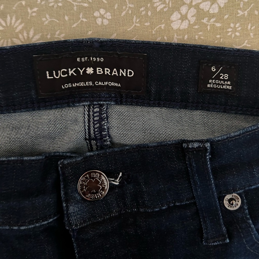 Lucky brand stretch leg cut dark jeans